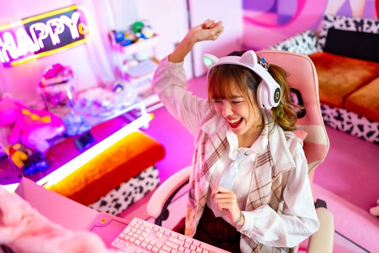 Komunitas e-Sport Ro8 Latihan dan Sosialisasi Gamers Gamer berlatih dan bersosialisasi di komunitas e-Sport Ro8