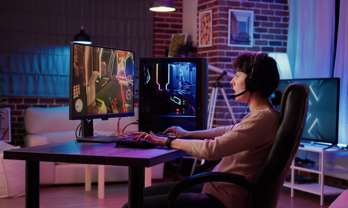 vr-gaming-futuristik-lapakmain-id Gamer menggunakan headset VR menikmati pengalaman virtual reality imersif di game modern