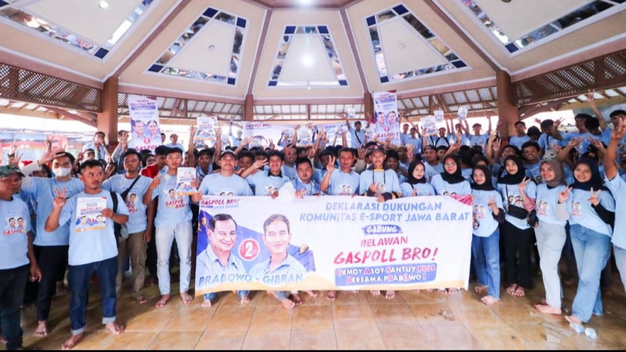 Anggota komunitas Gaspoll Bro e-sport sedang berkumpul mendukung Prabowo-Gibran
