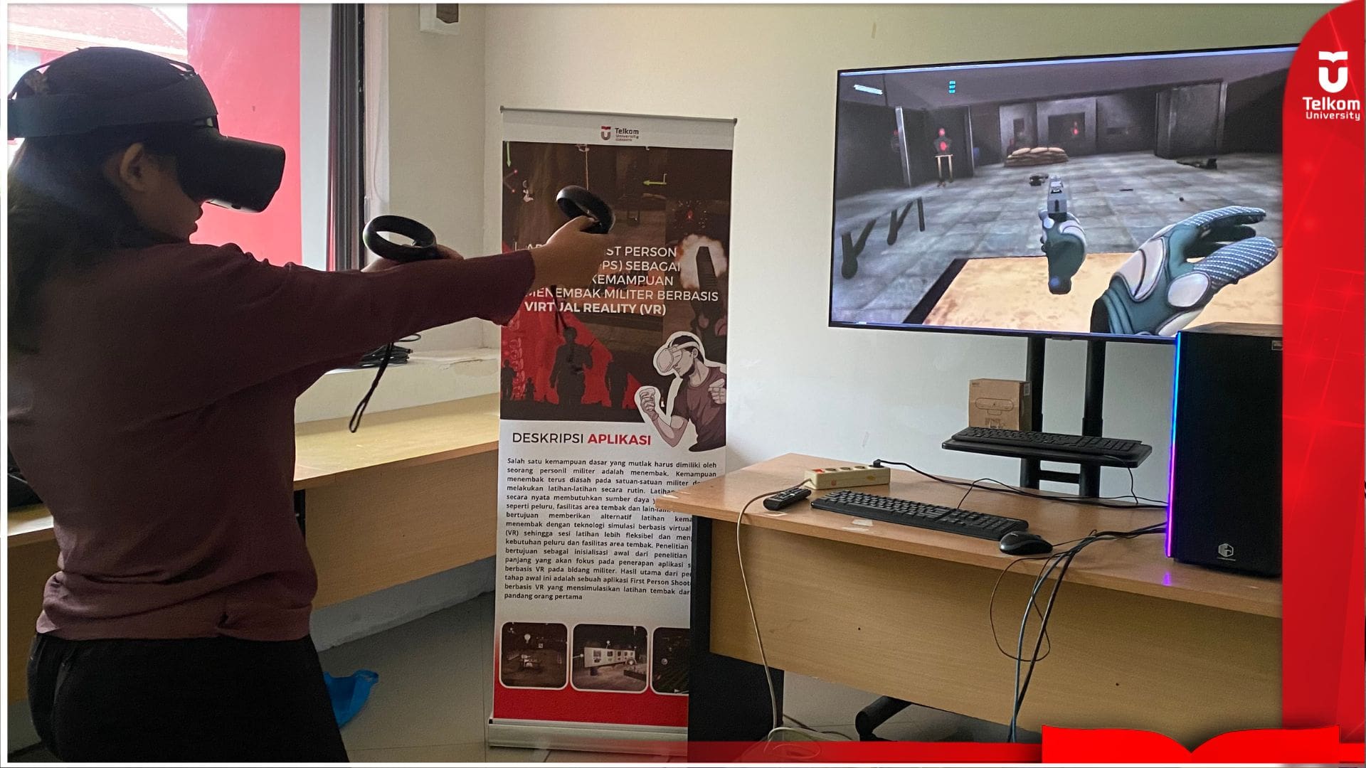 Pemain menggunakan headset VR untuk latihan tembak di game FPS simulasi virtual