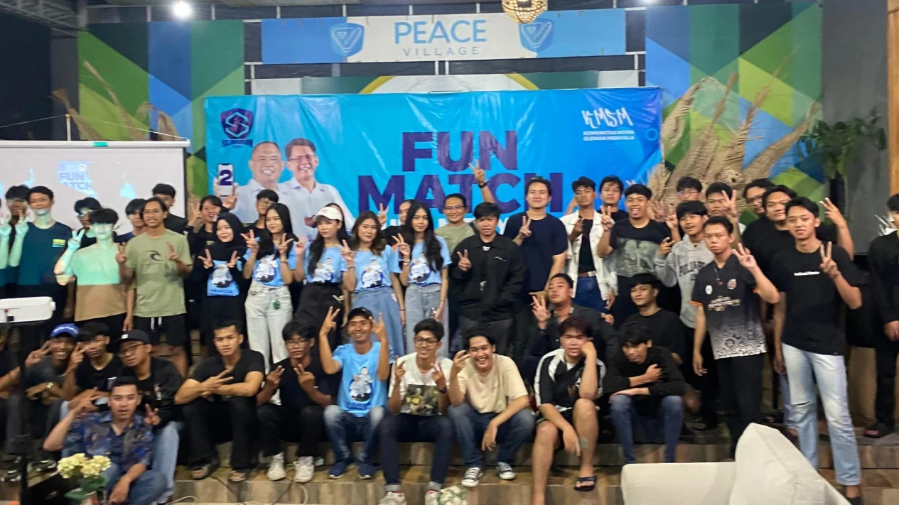 Suasana Kompetisi E-Sport Harda-Danang di Peace Village Ratusan gamers bersaing sengit di Kompetisi E-Sport Harda-Danang dengan layar LED besar di Peace Village