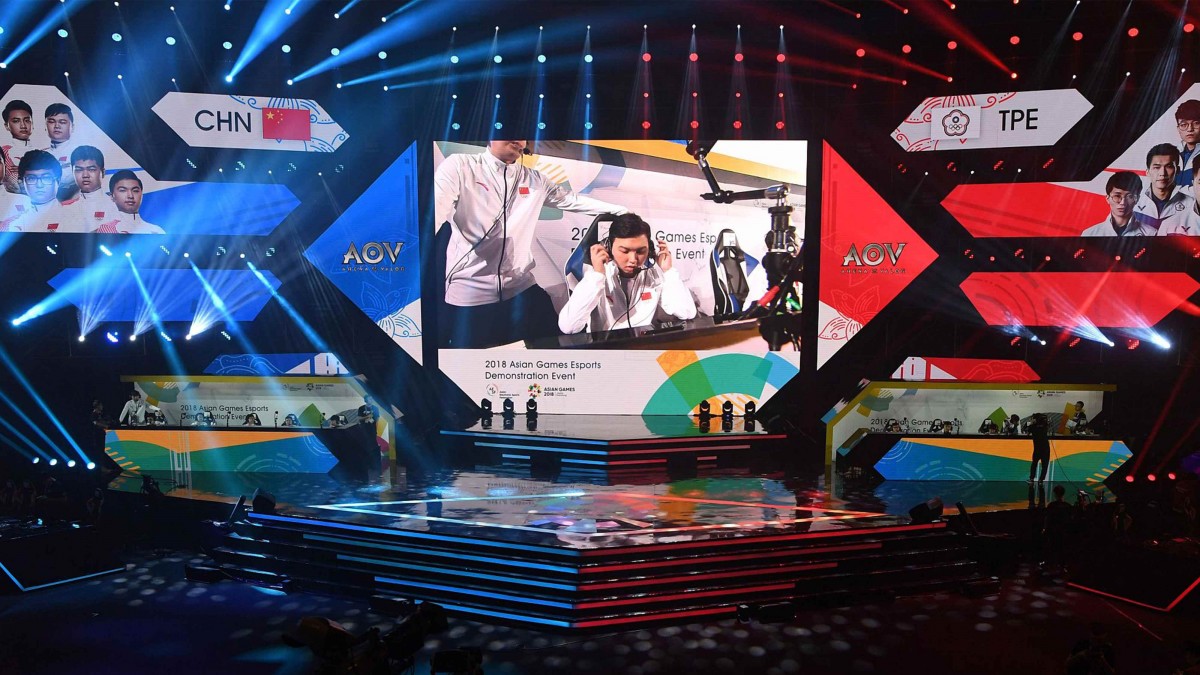 Komunitas E-Sport Indonesia sedang mengikuti turnamen game kompetitif