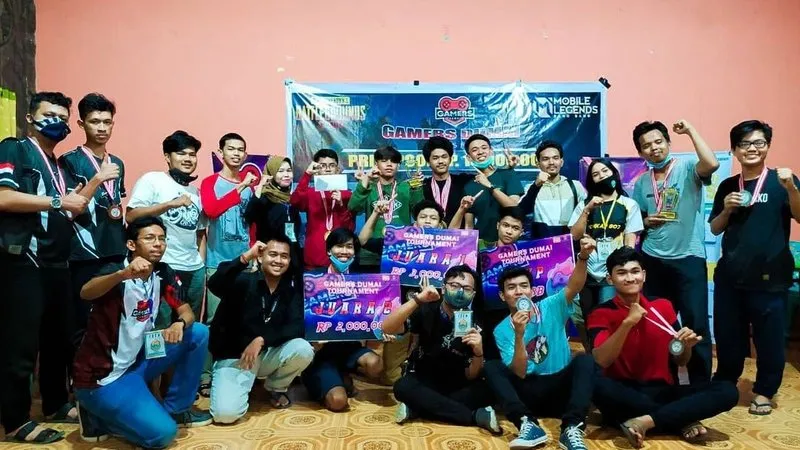 Komunitas e-sport Indonesia dengan gamer modern mengikuti aktivitas gaming dan turnamen digital