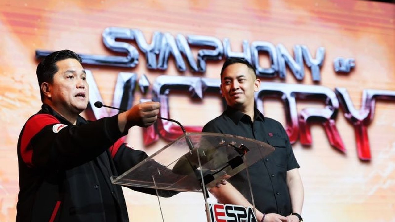 Komunitas E-Sport Indonesia dalam Turnamen Gaming Profesional Pemain e-sport Indonesia sedang berkompetisi dalam turnamen game online di komunitas gaming profesional