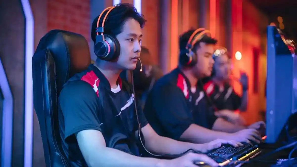 Komunitas e-sport modern dengan gamer Indonesia dalam suasana pertandingan digital