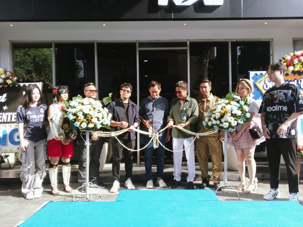 Komunitas E-Sport Indonesia Berkembang Dengan Teknologi Gaming Modern Komunitas E-Sport Indonesia sedang bermain game online dalam perkembangan industri gaming modern
