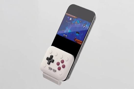 Teknologi gaming terbaru menggunakan perangkat gaming modern untuk pengalaman bermain lebih maksimal