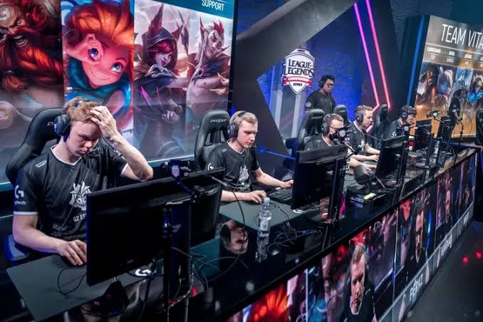 Esports dan Industri Gaming sebagai Peluang Bisnis Esports dan industri gaming membuka peluang bisnis digital